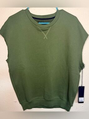 Wear It To Heart Women’s XS Olive Green Sleeveless Sweatshirt Top NWT Oversized